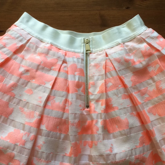 Bebe apricot/peach floral stripe full mini skirt - Picture 3 of 5